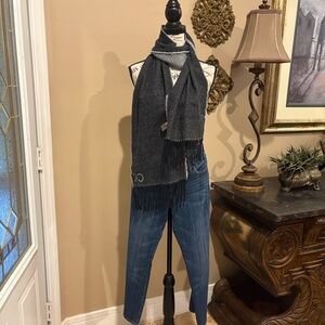 *CALVIN KLEIN elegant unisex black and gray fringe scarf
